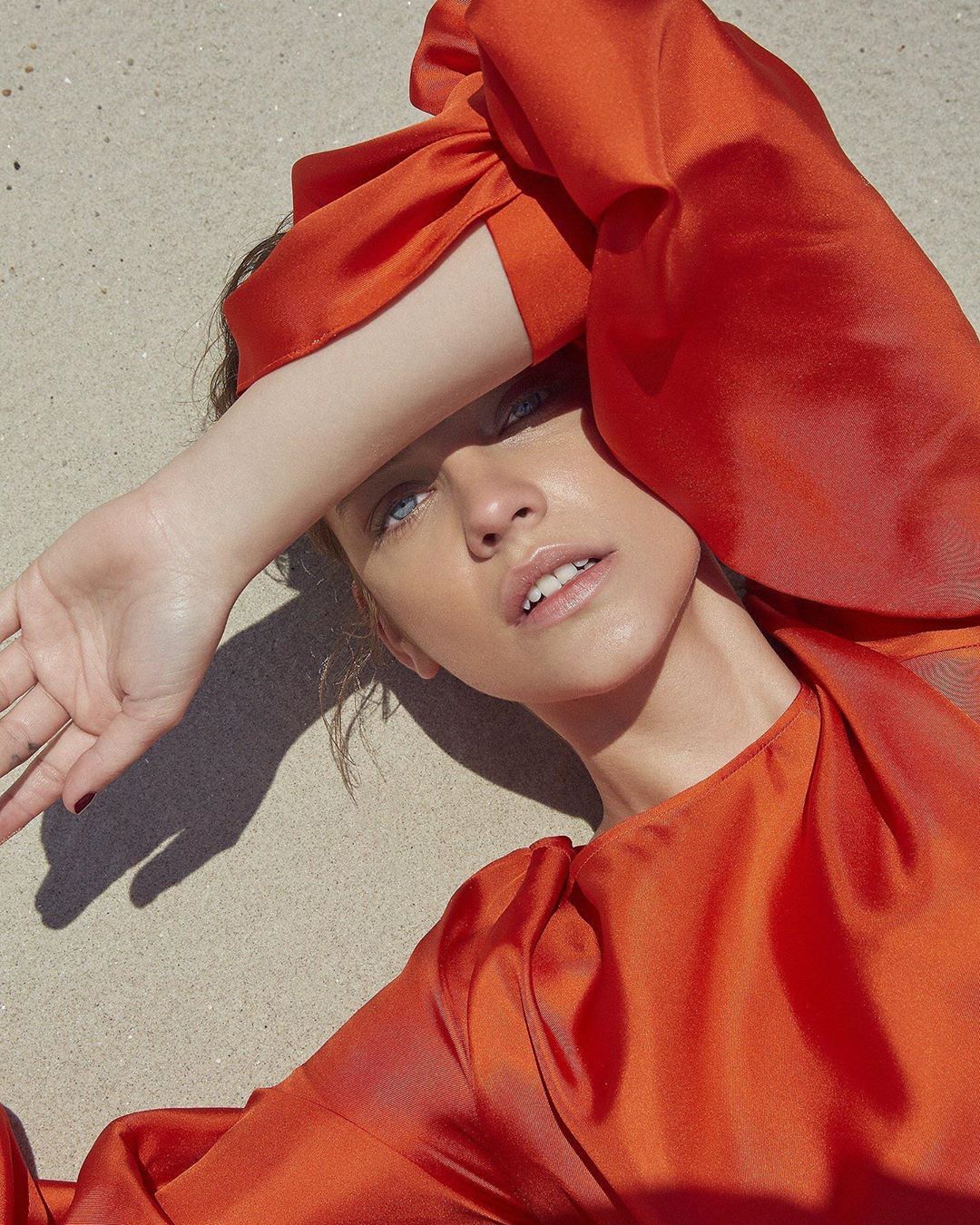 "Ангел" Victoria's Secret Барбара Палвін підкреслила пишні форми стильними нарядами