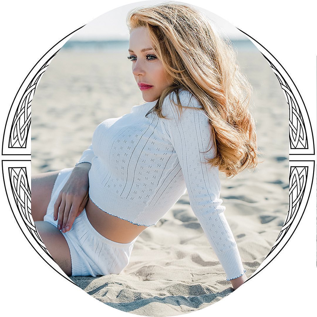 Попа как у Ким: Тина Кароль соблазнила сеть роскошным "видом сзади"