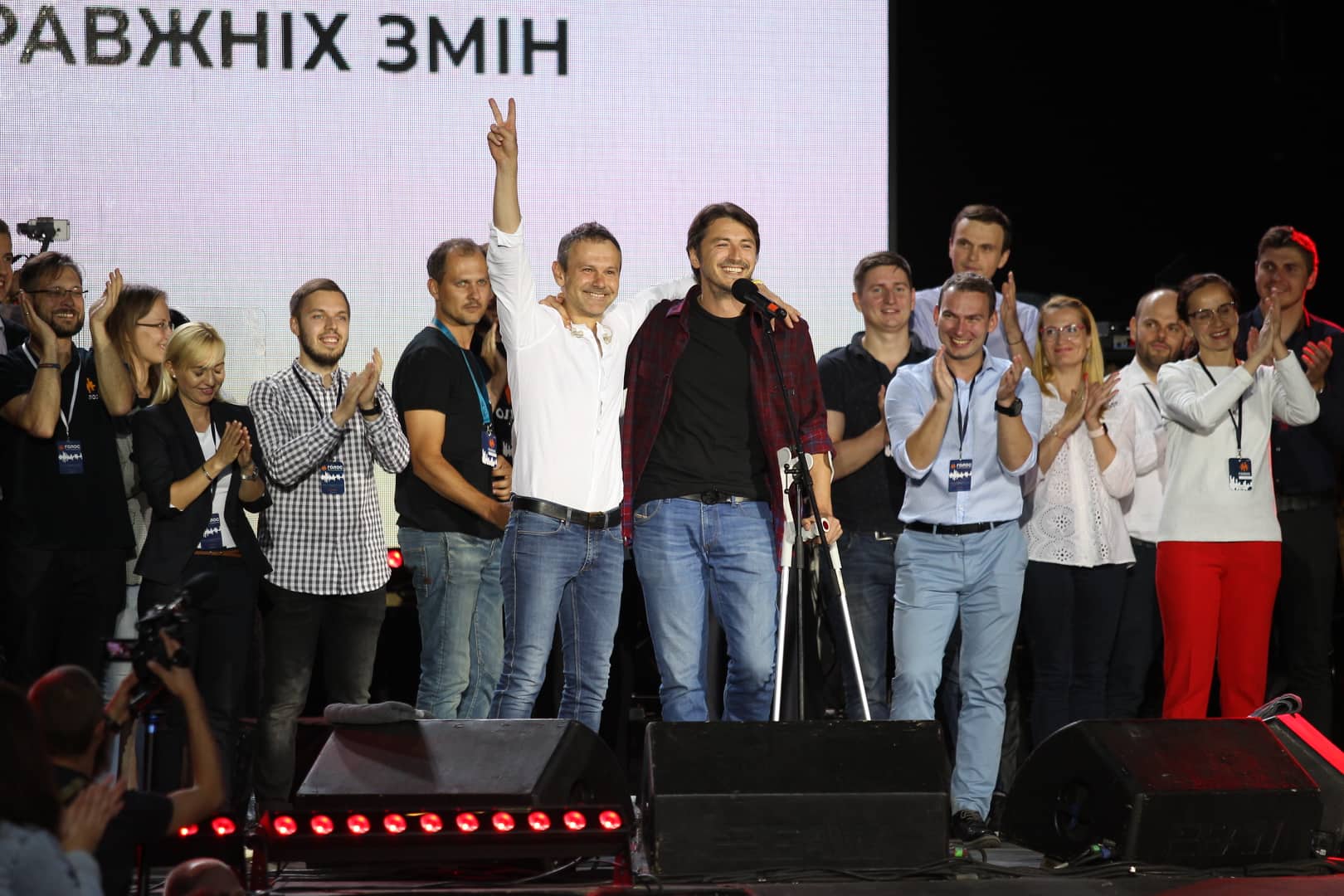 Видовища замість хліба: як на концертах в Києві агітували напередодні виборів у Раду