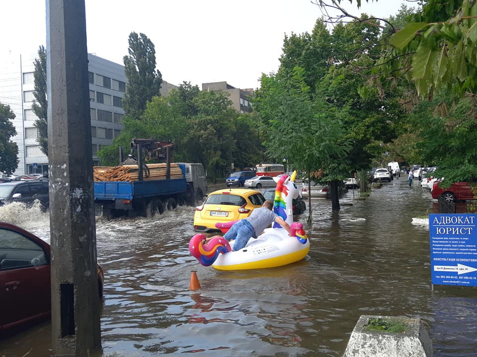 Киев потоп. Киев затапливает. Затопленные улицы Киева. Потоп в Киеве сегодня. Ливень в Киеве сегодня.