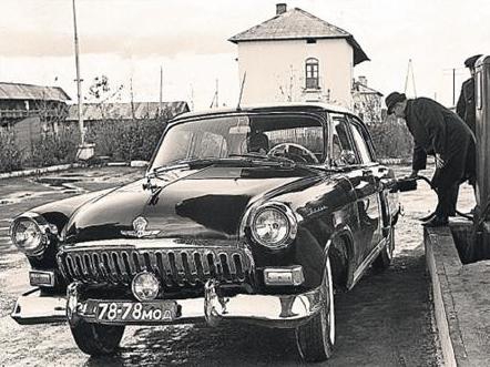 У мережі згадали секретне розпорядження Хрущова про подарунки Гагаріну: шкарпетки, кашкет і кофта