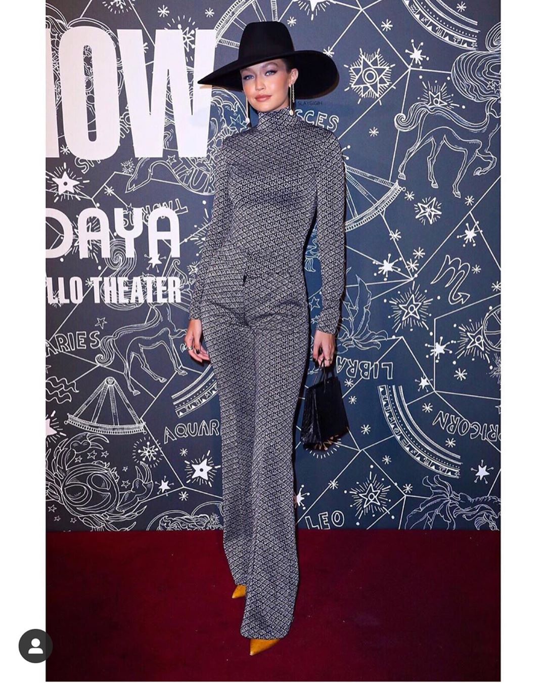 Взяти срібло: Джіджі і Белла Хадід демонструють, як носити трендові вбрання в сірих тонах