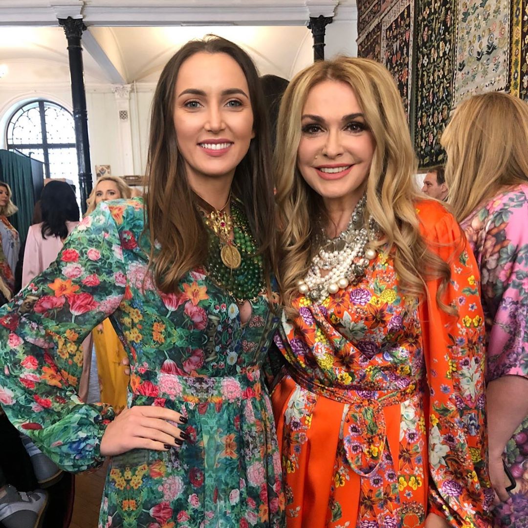 Українська красуня: Ганна Різатдінова вийшла на подіум у розкішній "квітковій" сукні