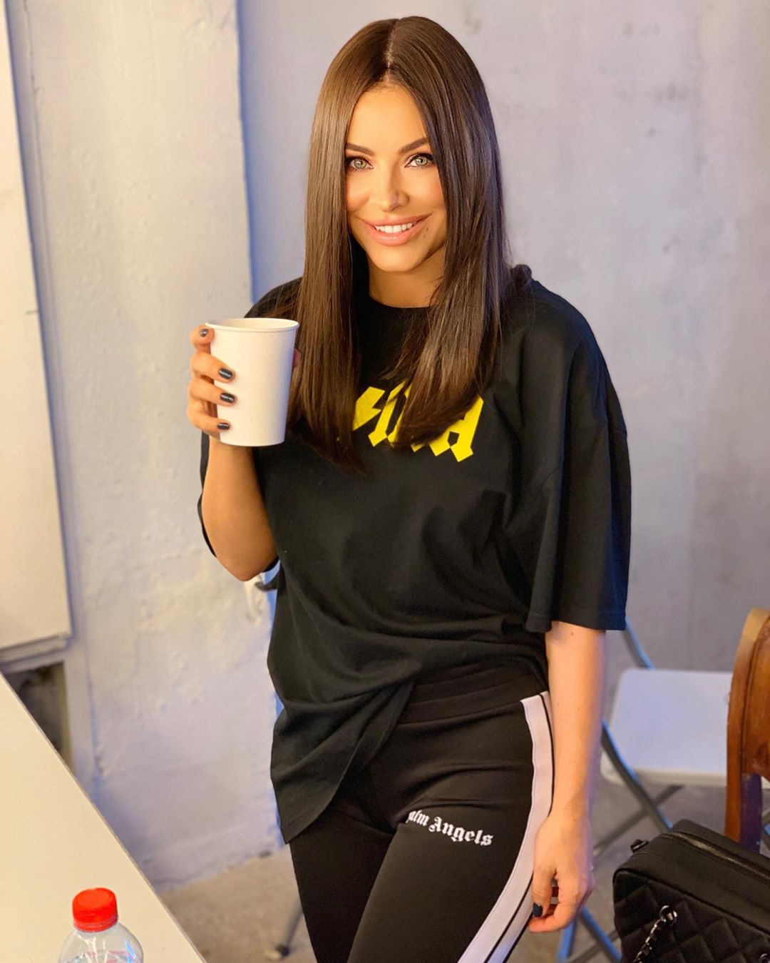 Ані Лорак в треніках і футболці "підірвала" мережу закоханими очима