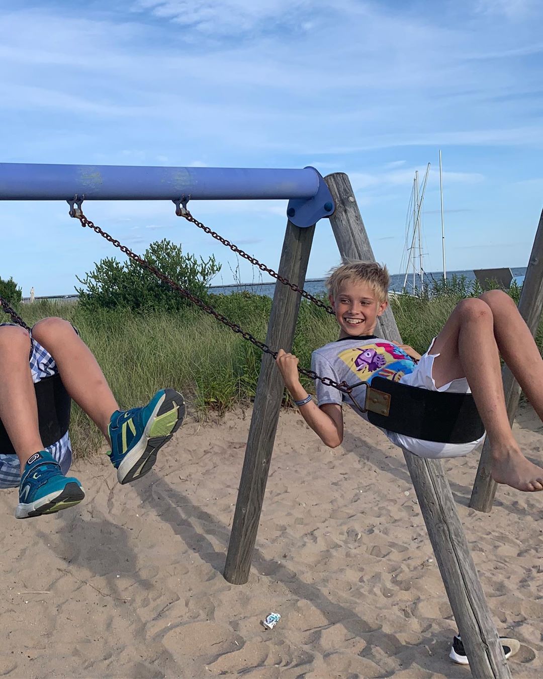 Це точно її діти? Наталя Водянова показала рідкісні фото з дітьми і здивувала молодістю