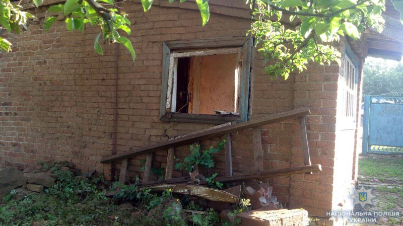 У Донецькій області обстріл бойовиків пошкодив житловий будинок