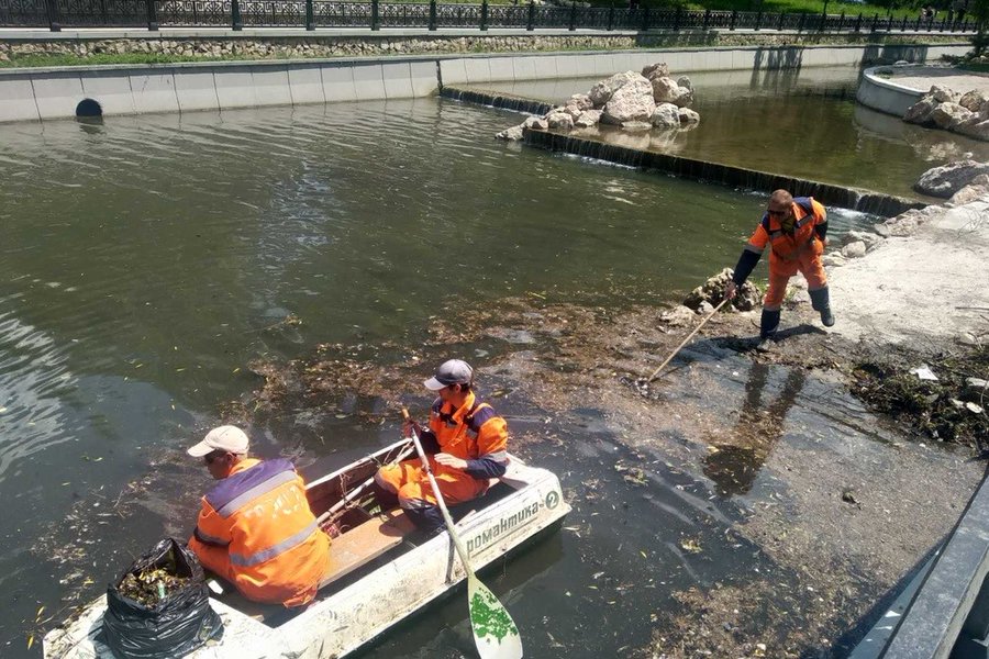 Пляжі порожні, а ціни злетіли: з'явилися фото проваленого "сезону" в Криму