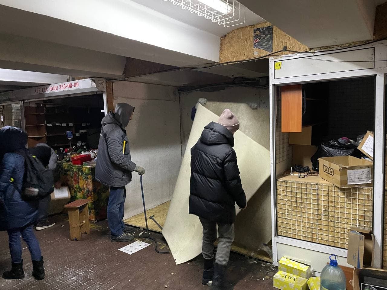 В переходах метро снесенные киоски заменяют на новые: свежие фото