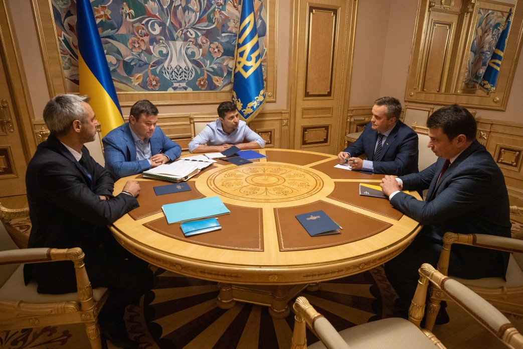 Питання часу: чи загрожує відставка Ситнику і Холодницькому