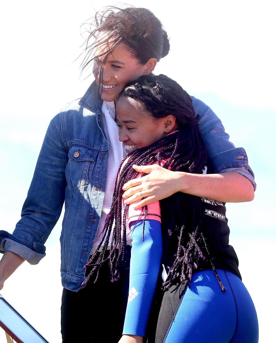 Сама скромність: Меган Маркл в стриманому образі відвідала стару фортецю в Кейптауні