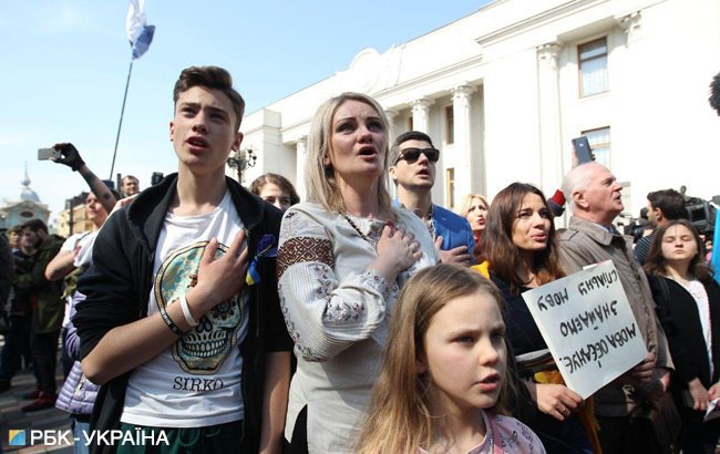 Зеленський зробив заяву про "мовний закон": бурхлива реакція мережі