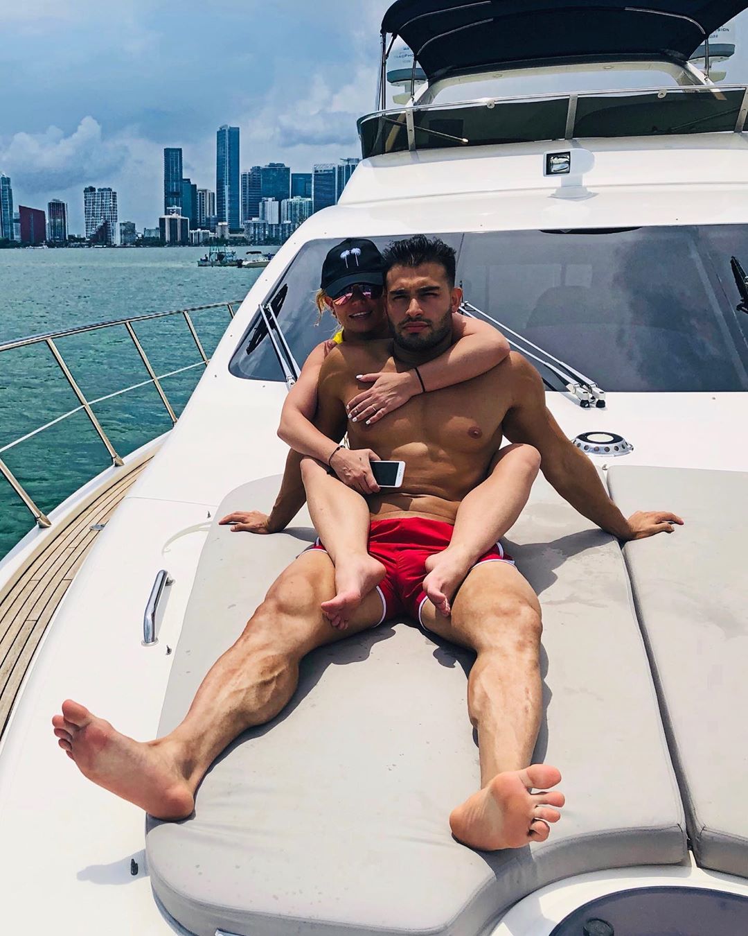 Закохані і щасливі: Брітні Спірс засипала мережу спільними фото з молодим бойфрендом