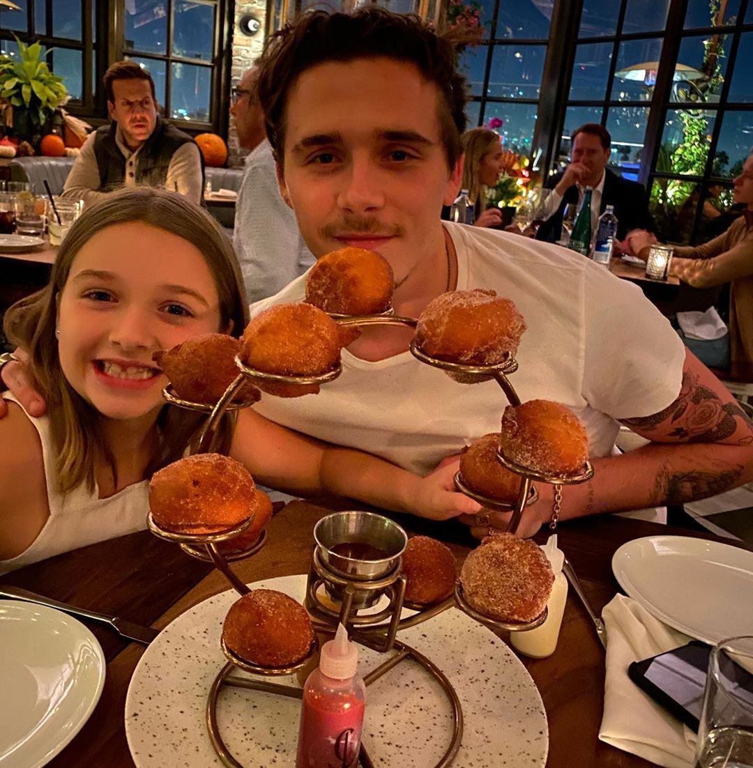 Счастливый папочка: Дэвид Бекхэм засыпал сеть забавными кадрами с детьми