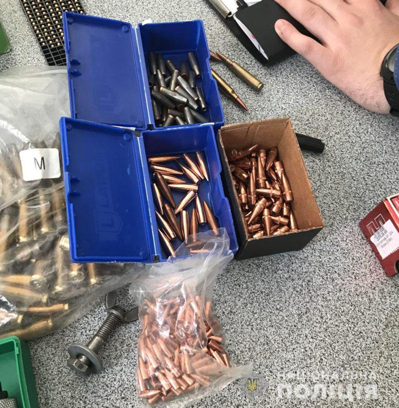 В Донецкой обл. в магазине штор производили боеприпасы