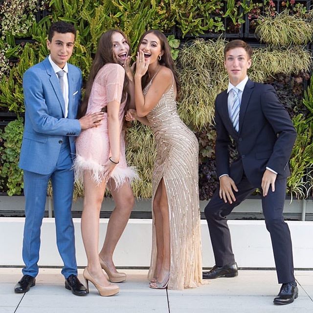 Найкрасивіша на вечірці: дочка Олі Полякової зірвала овації фото у вечірній сукні