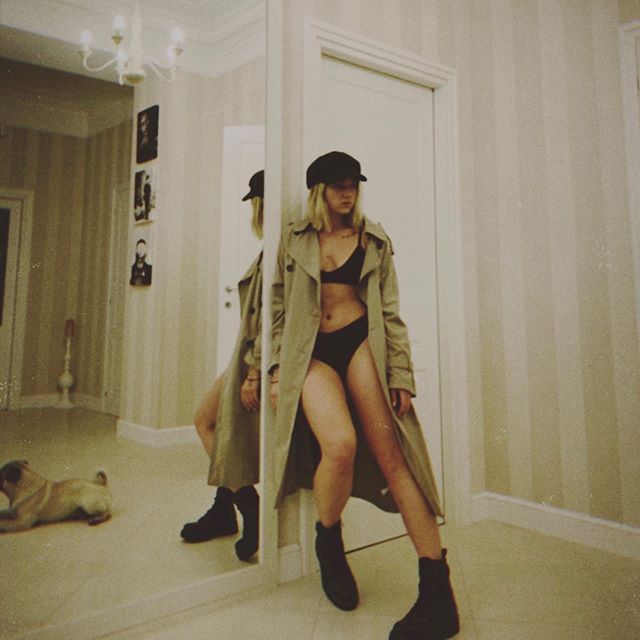 Гаряча! Прийомна дочка Потапа влаштувала гарячий фотосет в білизні