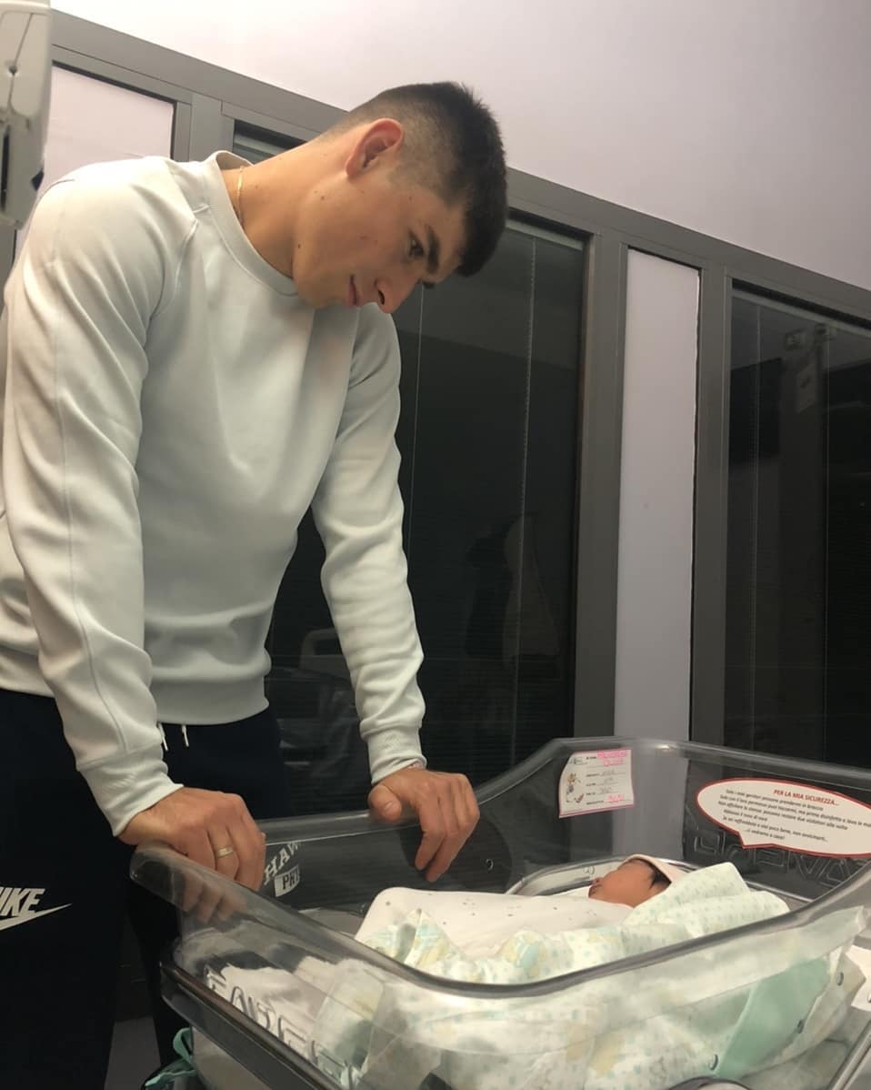 Известный украинский футболист впервые стал отцом