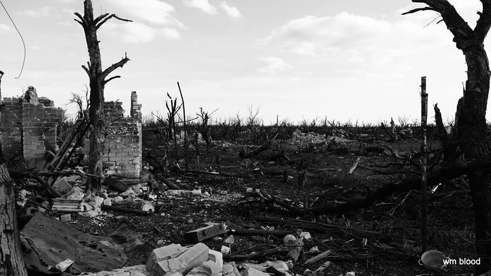 Отобранные жизни и сломанные судьбы: в сети показали черно-белую реальность Донбасса (фото)