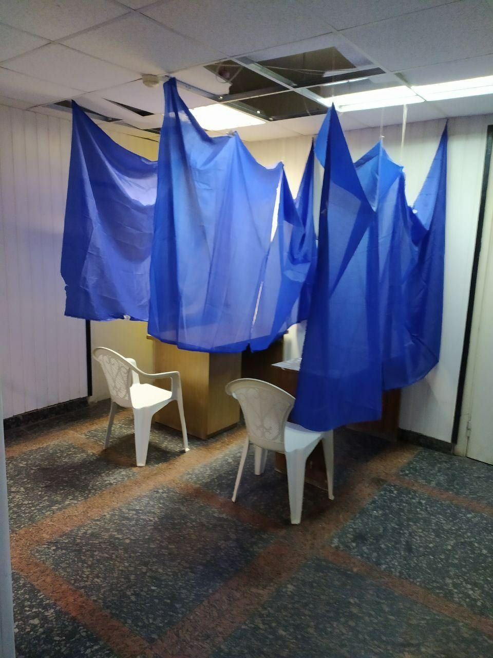 Антиковидная кабинка и голосование под стремянками: лучшие курьезы на местных выборах