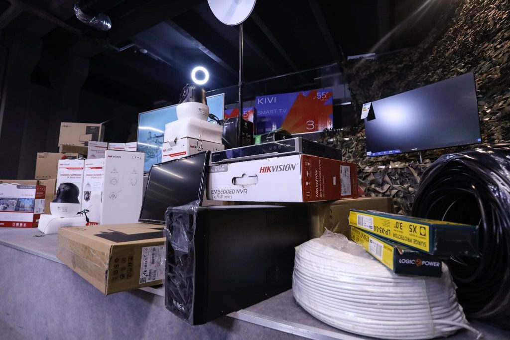 Порошенко передав на фронт третій комплект відеоспостереження та оптичної розвідки