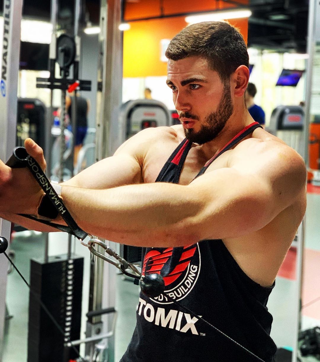 В киевском Гидропарке "копы" ловили полуголого нарушителя: стала известна личность героя