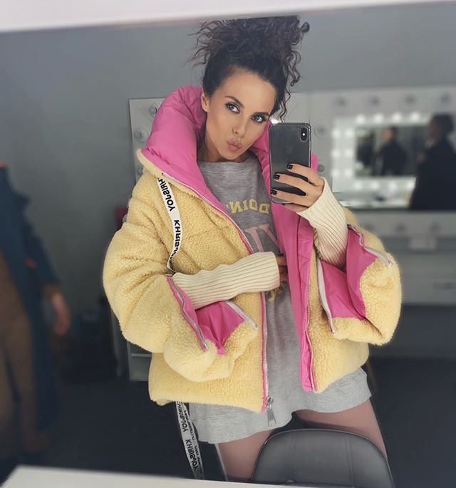 Зефирка: стильная Настя Каменских показала, как носить тренд зимнего сезона