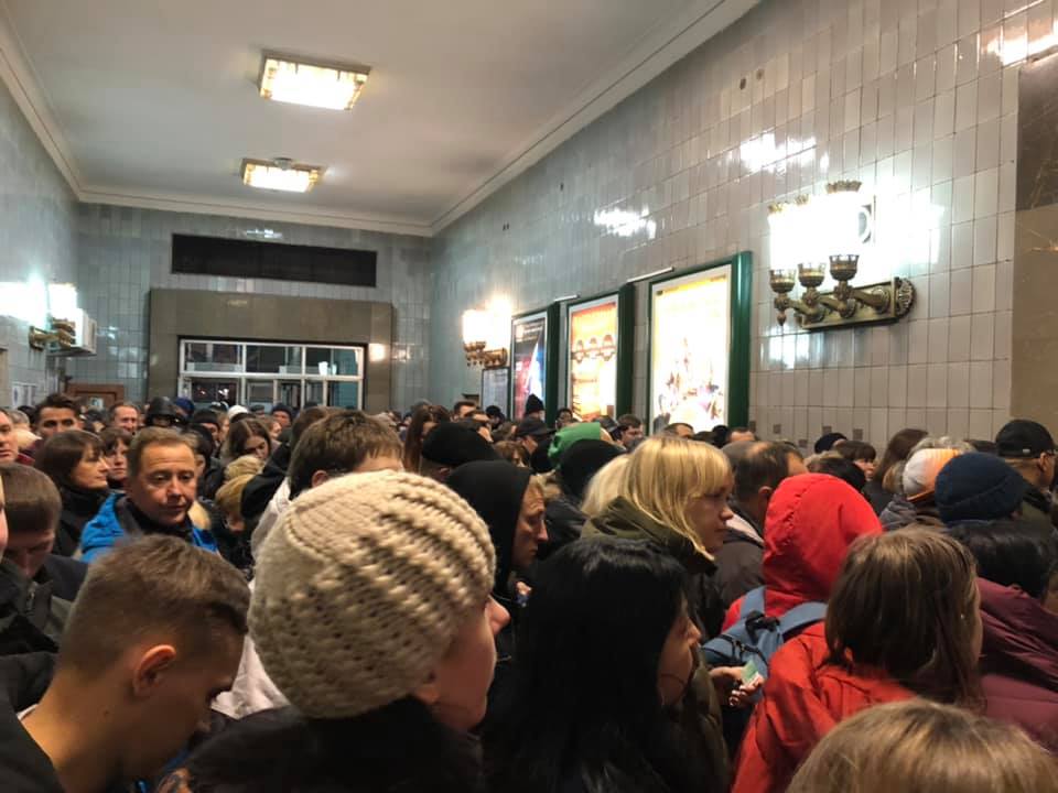 Прямо в годину пік: в метро Києва сталася НП