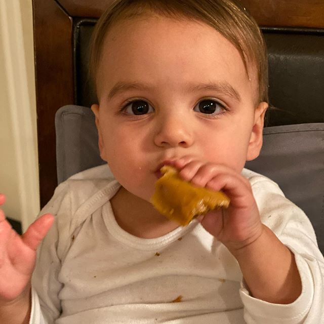 Весь в маму! Ева Лонгория очаровала сеть милым "гастрономическим" фотосетом сына