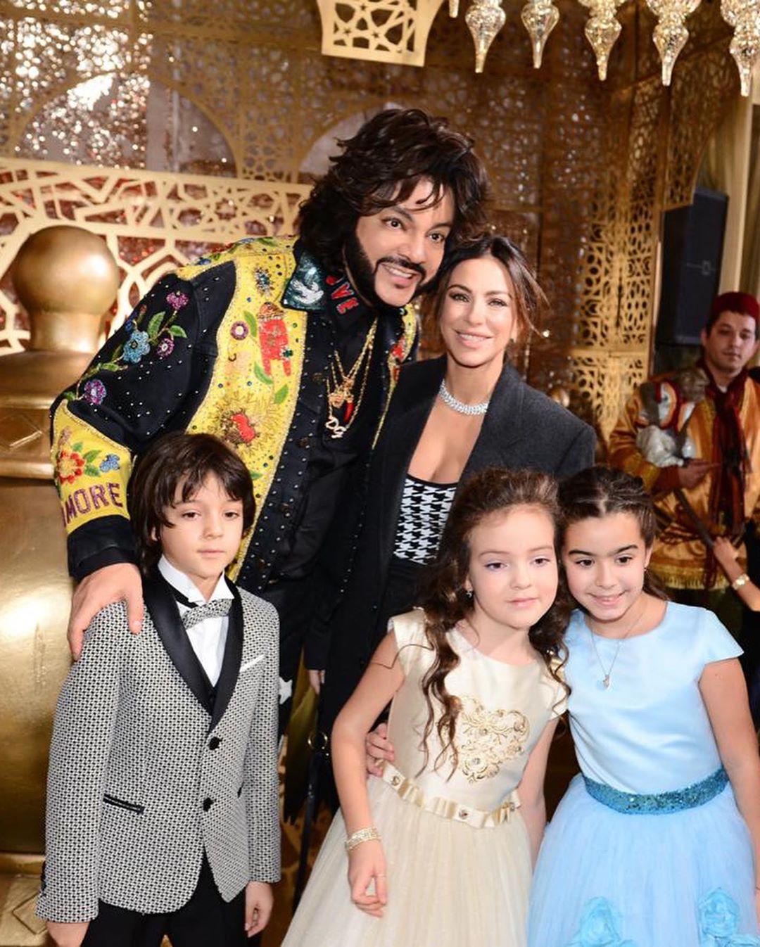 Такая взрослая! Ани Лорак умилила сеть праздничным фото с дочкой