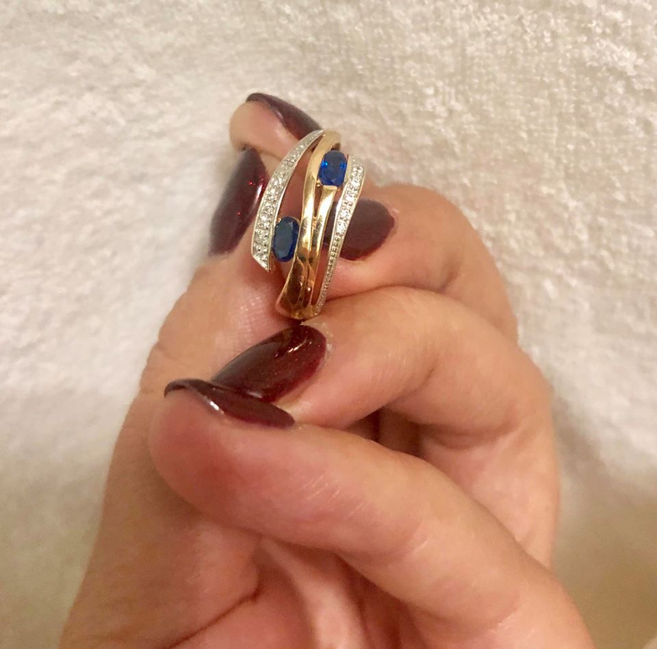 У Києві пес приніс своїй господині коштовний перстень з діамантами (фото)