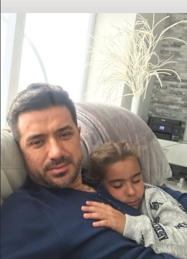 Праздник продолжается: Ани Лорак и ее муж сходили с дочерью в ресторан