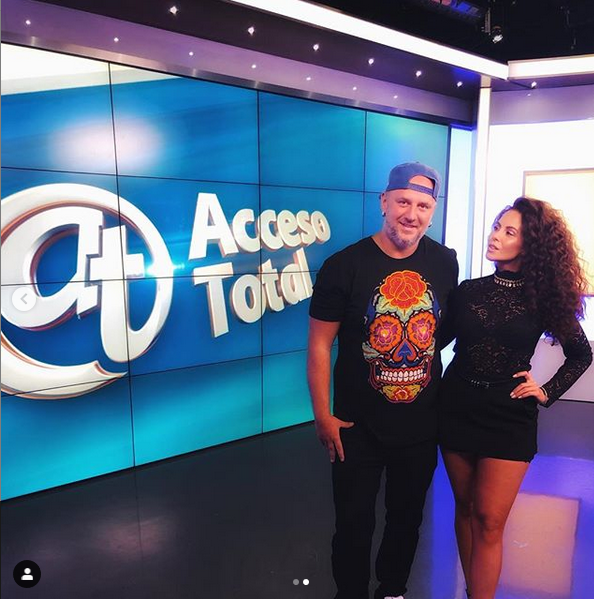 "Хватит меня хвалить!" Каменских смутила Потапа своими откровениями