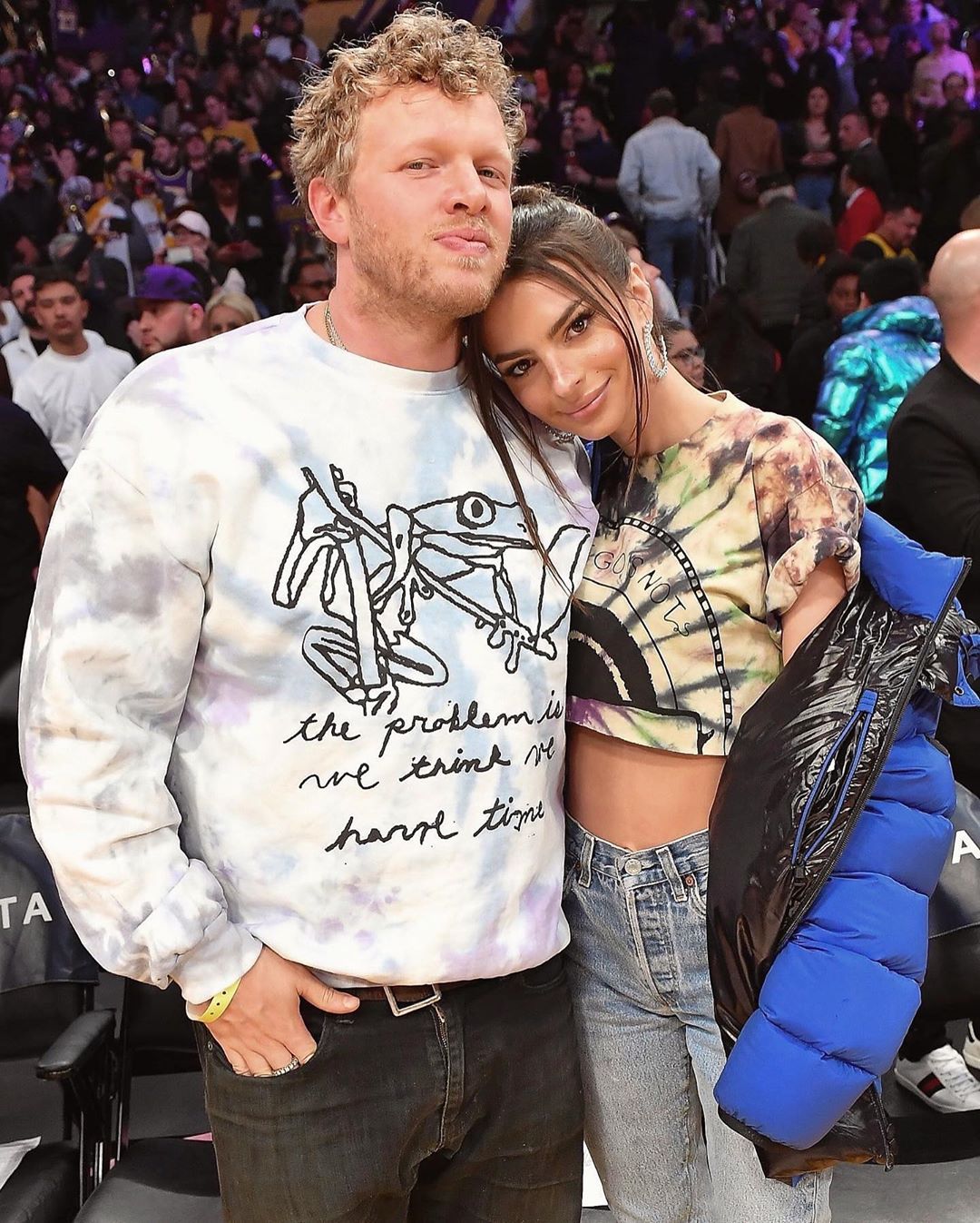 В бенкет і в світ: Емілі Ратаковскі демонструє два бездоганних образи в різних стилях