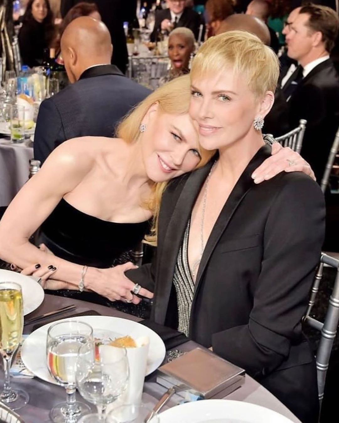 Королева вечора: Ніколь Кідман блищить на червоній доріжці в розкішній сукні від Armani