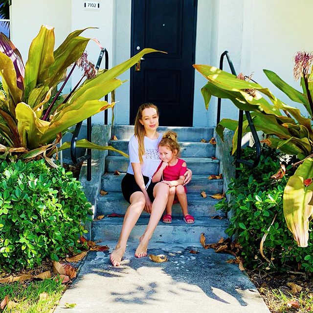Яна Соломко растрогала признанием об испытаниях и милым фото с дочкой из Майами