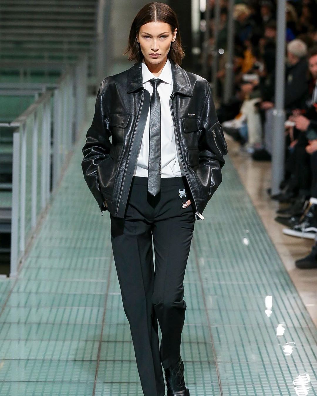 Взяти на замітку: Белла Хадід демонструє струнку фігуру в наймодніших джинсах весни