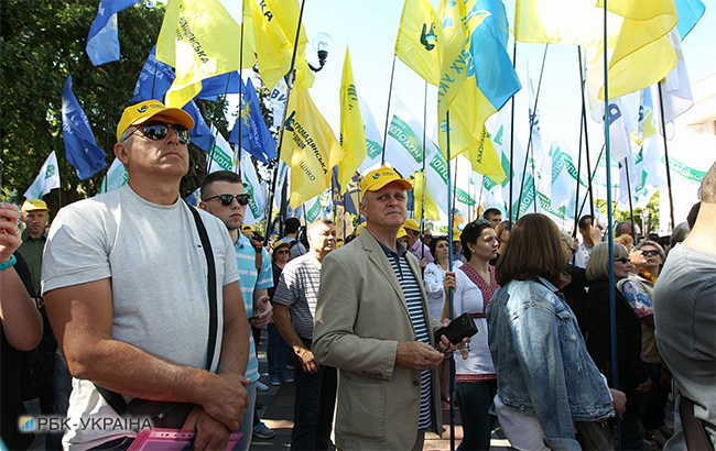Під Радою проходить акція проти виборів за закритими списками