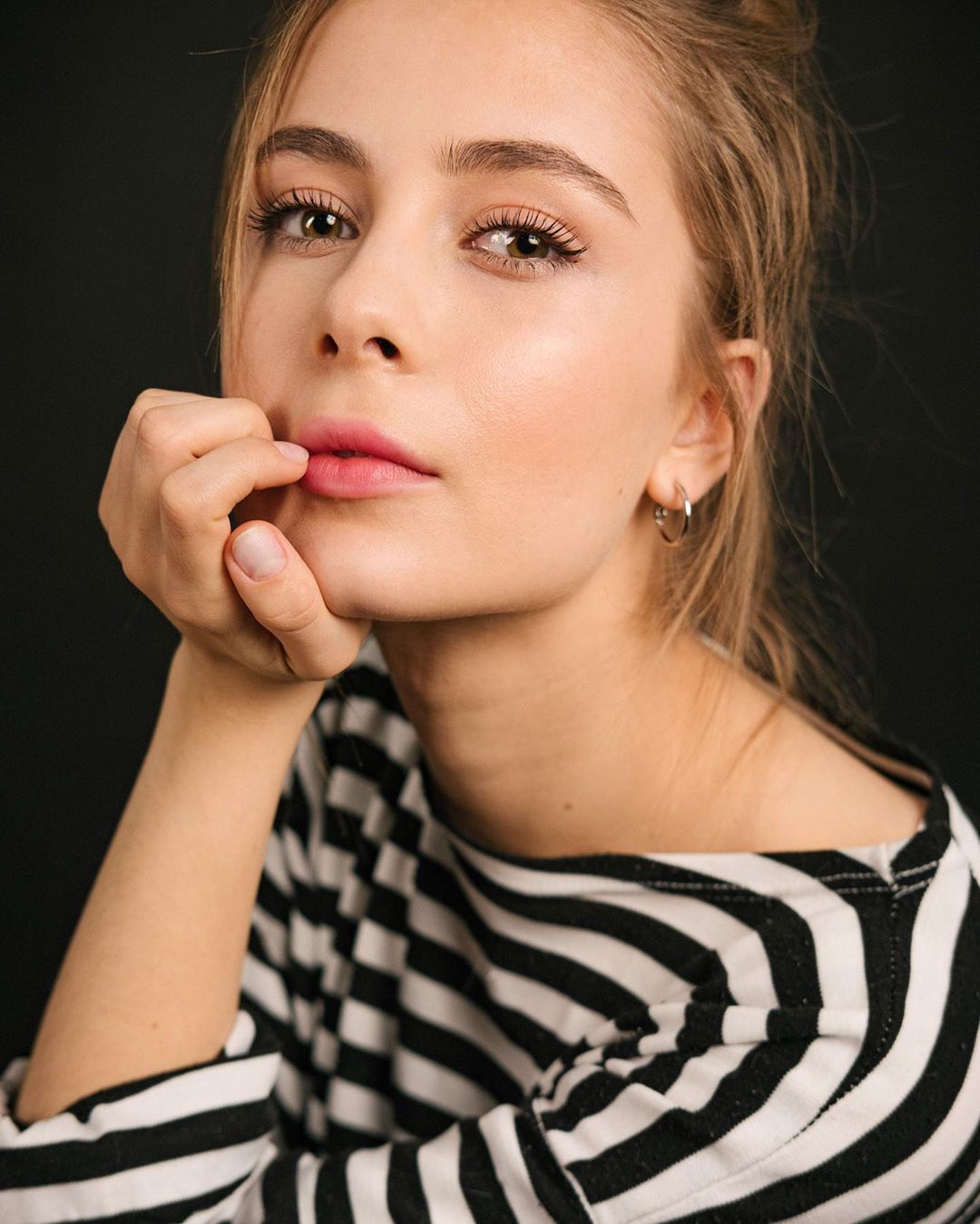 Истерика, слезы и отвращение: в Киеве ограбили квартиру звезды "Скаженого весілля"