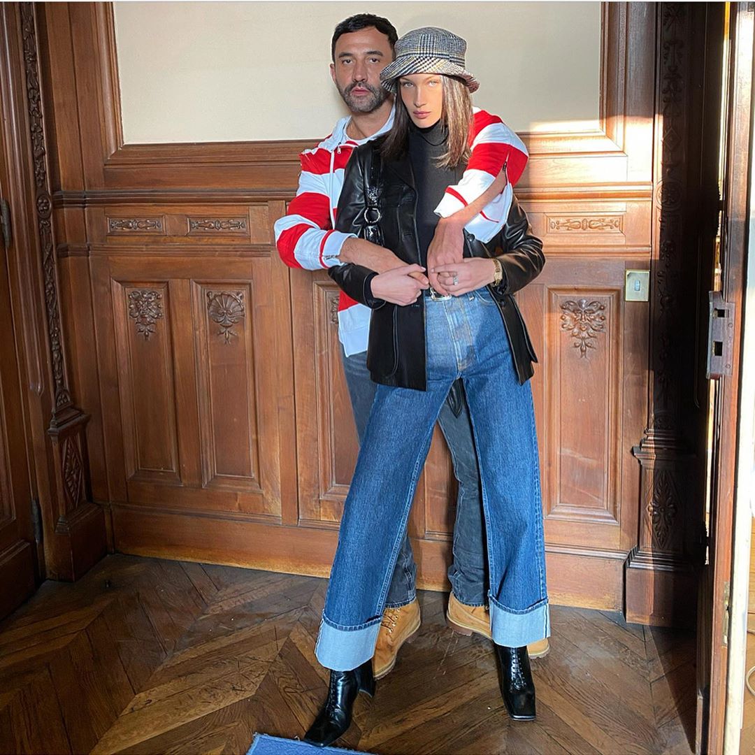 Взяти на замітку: Белла Хадід демонструє струнку фігуру в наймодніших джинсах весни