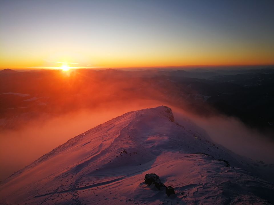 Неймовірна краса: з'явилися вражаючі фото зимових Карпат