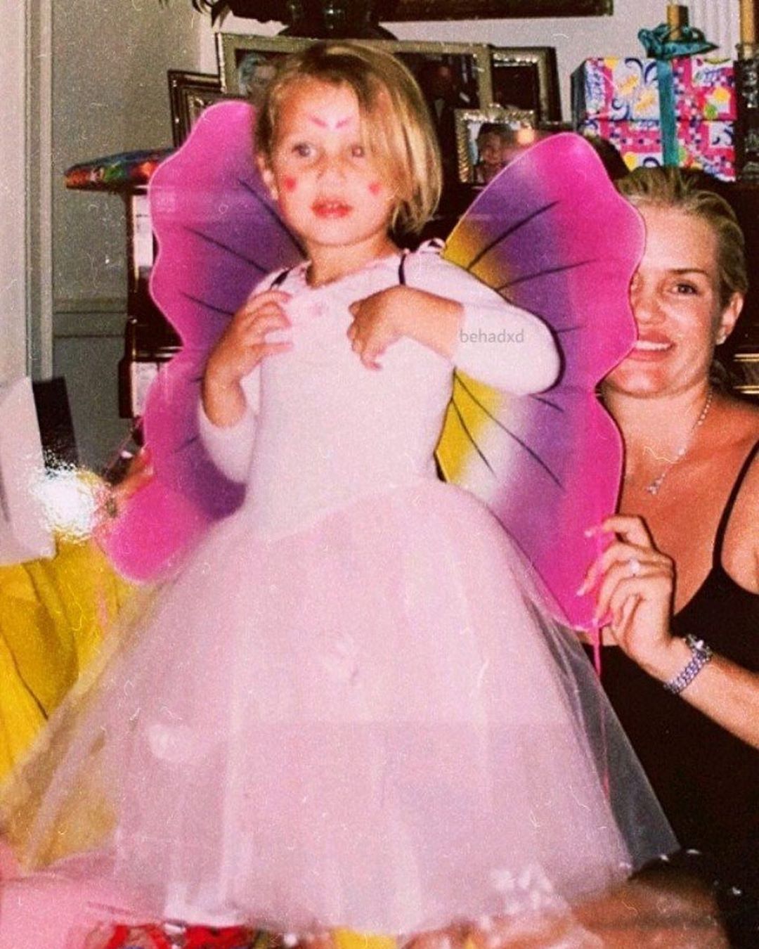 Мамині доньки: Джіджі і Белла Хадід зворушили мережу рідкісними сімейними фото