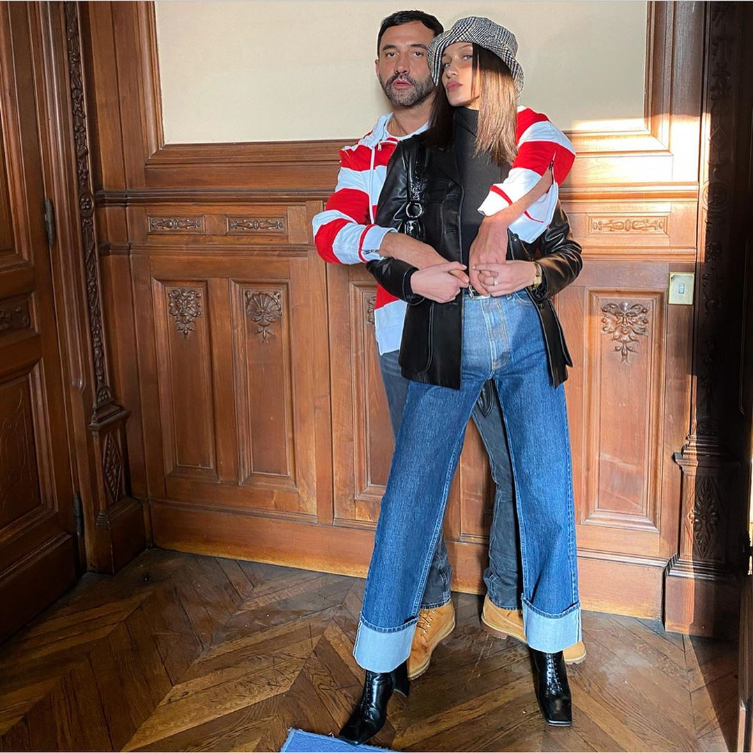 Взяти на замітку: Белла Хадід демонструє струнку фігуру в наймодніших джинсах весни