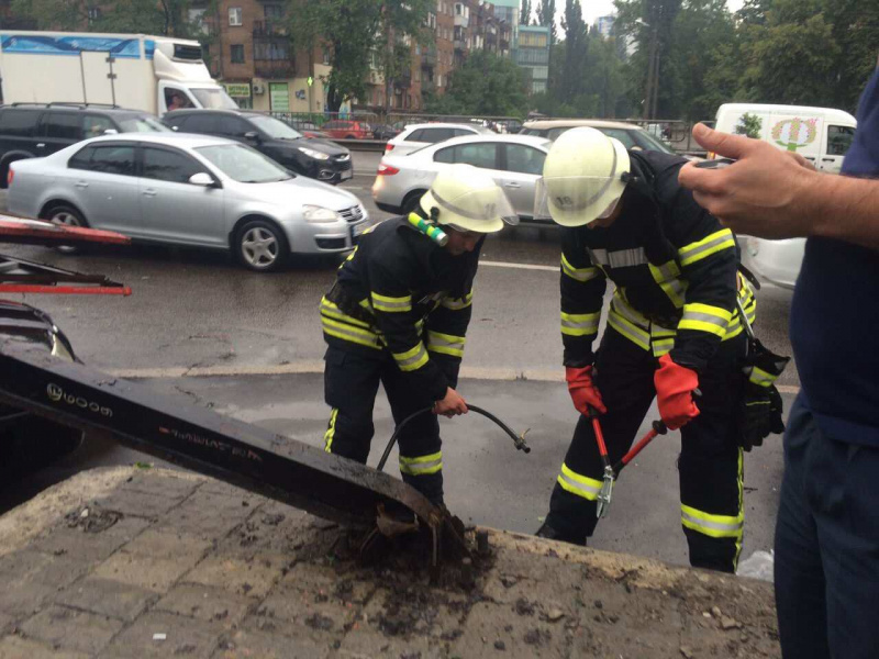 В Киеве из-за непогоды затопило Соломенский суд