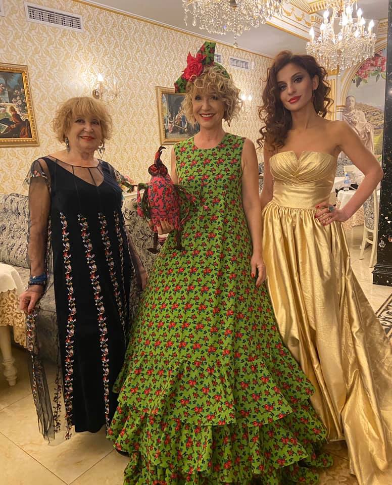 Українка отримала корону на незвичайному міжнародному конкурсі: яскраві фото та відео