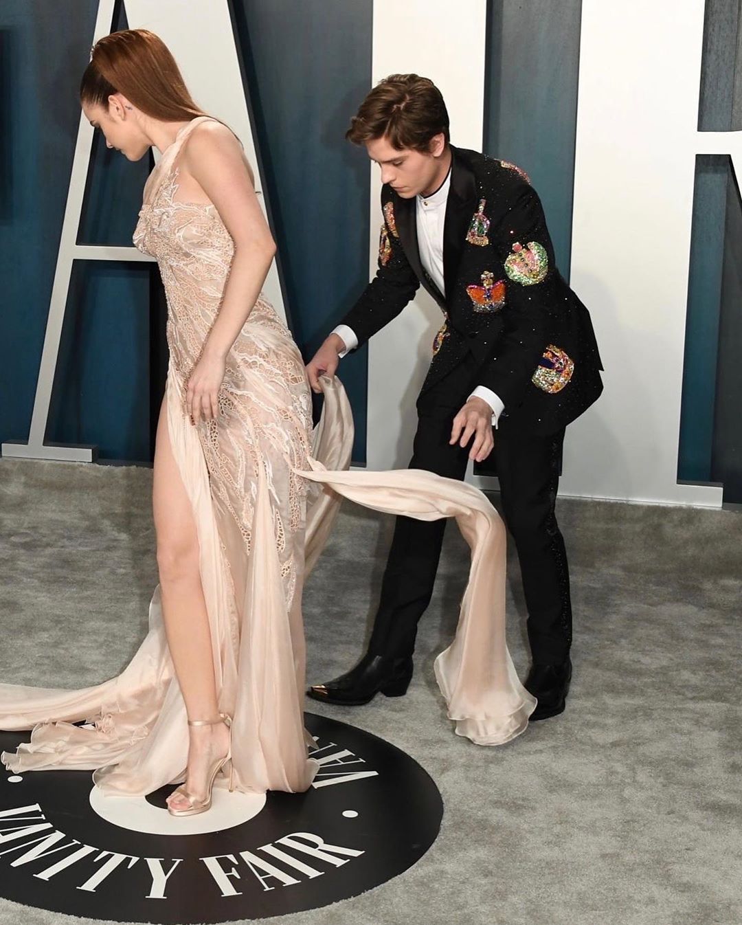 Барбара Палвін підкорила червону доріжку Vanity Fair розкішним тілом в "голій" сукні