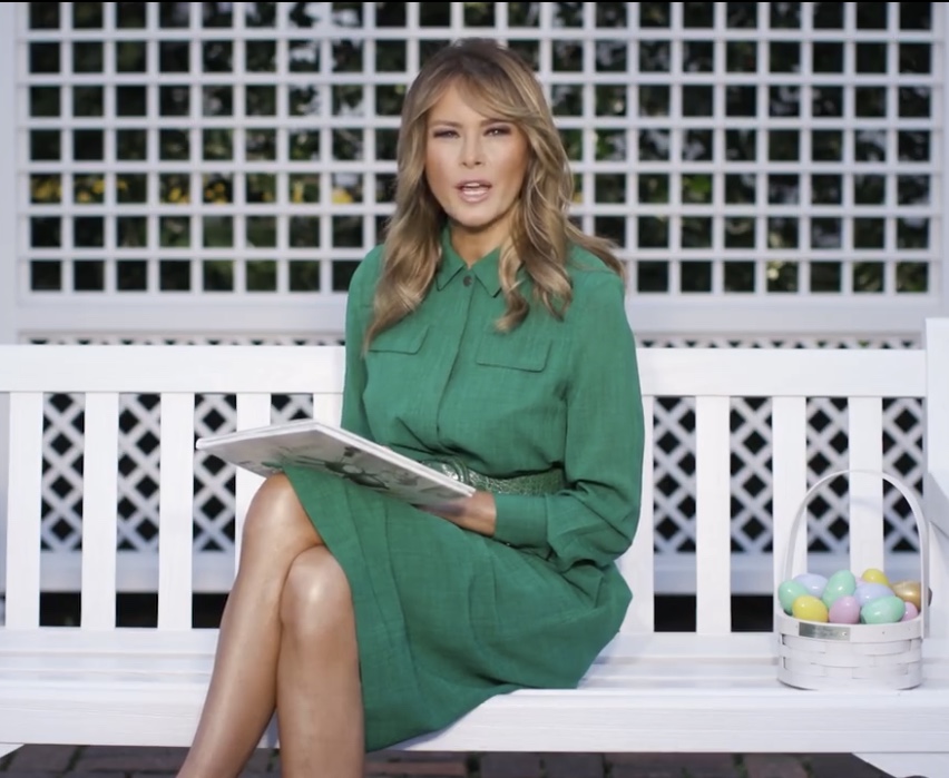 Мелания Трамп выбрала бесподобное изумрудное платье-рубашку по особенному случаю