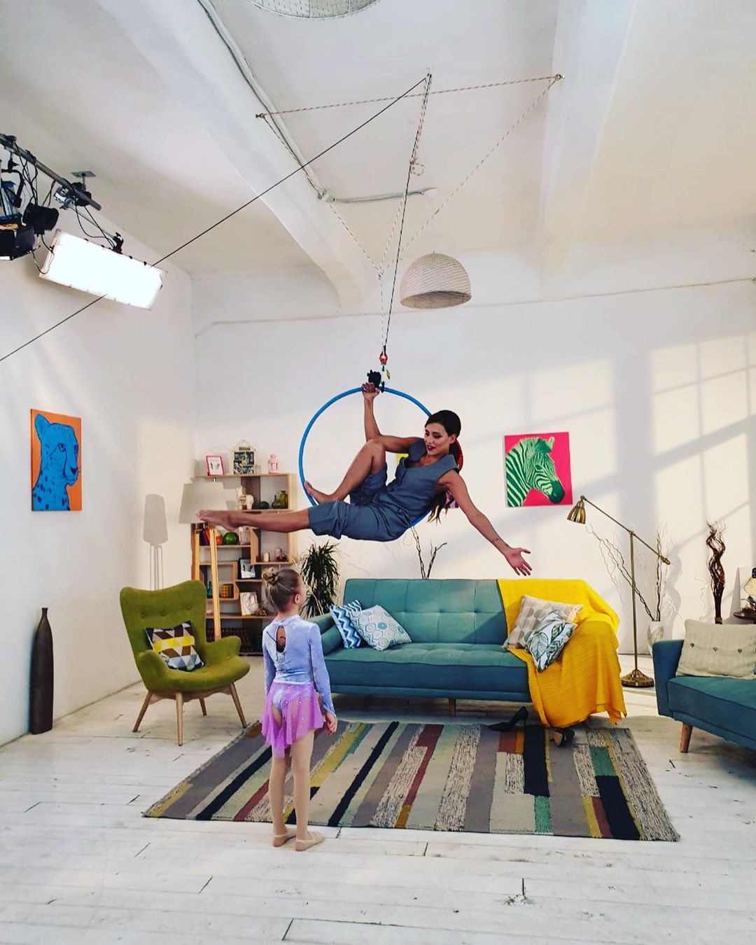 Пластичная Регина Тодоренко поразила эффектным шпагатом на каблуках