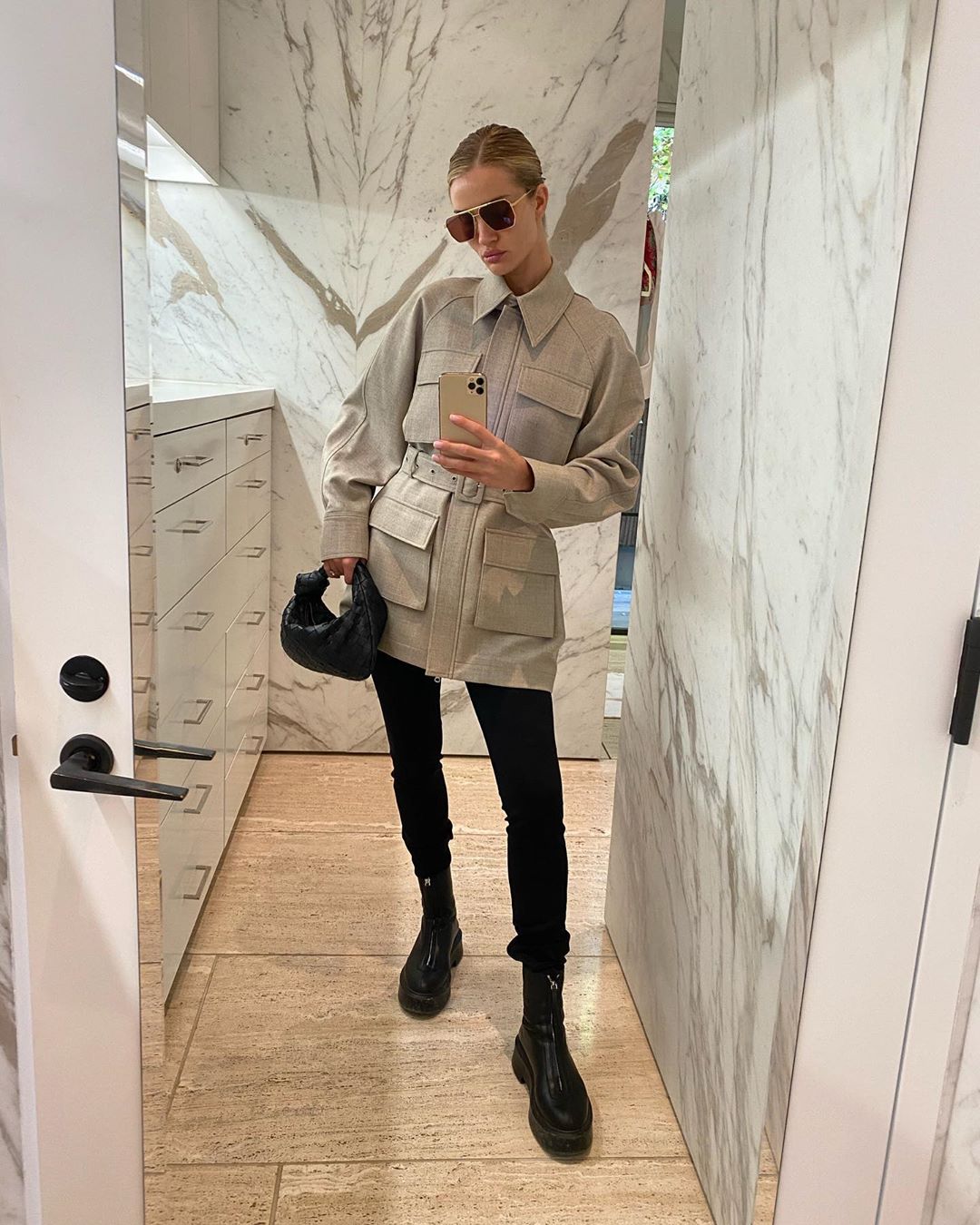 Уроки стилю: Роузі Хантінгтон-Уайтлі демонструє 10 трендових образів весни