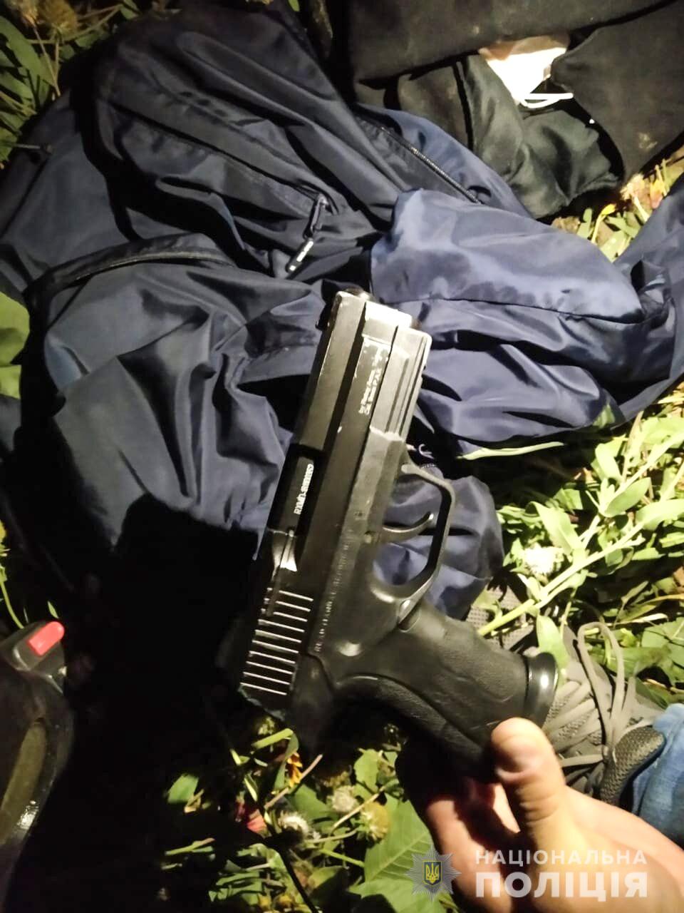 В Николаеве военный занимался разбоем: налетчик на мопеде грабил женщин (видео)