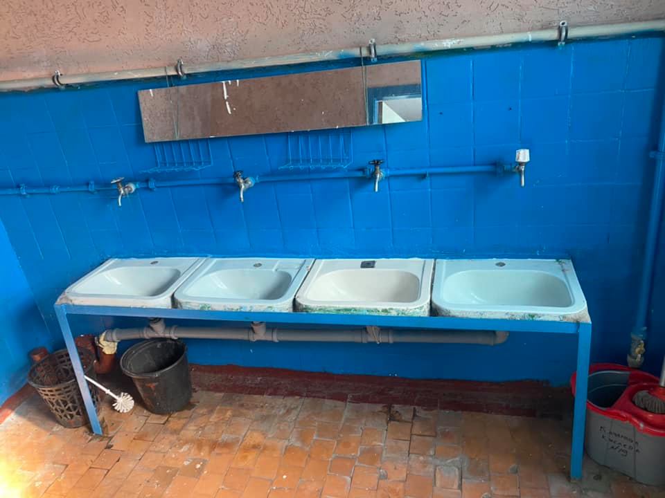 Пиво, сигарети і дихлофос: в мережі показали дитячий оздоровчий табір в Одесі (фото)